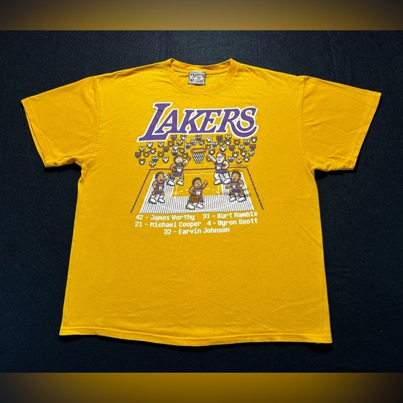 Los Angeles Lakers HWC Legends T-Shirt Size XL Yellow Pixel Graphic Tee - Picture 1 of 4